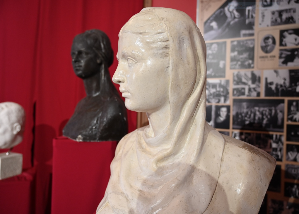 Takimi “Dialog me ngjyrat” kushtuar skulptorit Sabri Tuçi Sot News