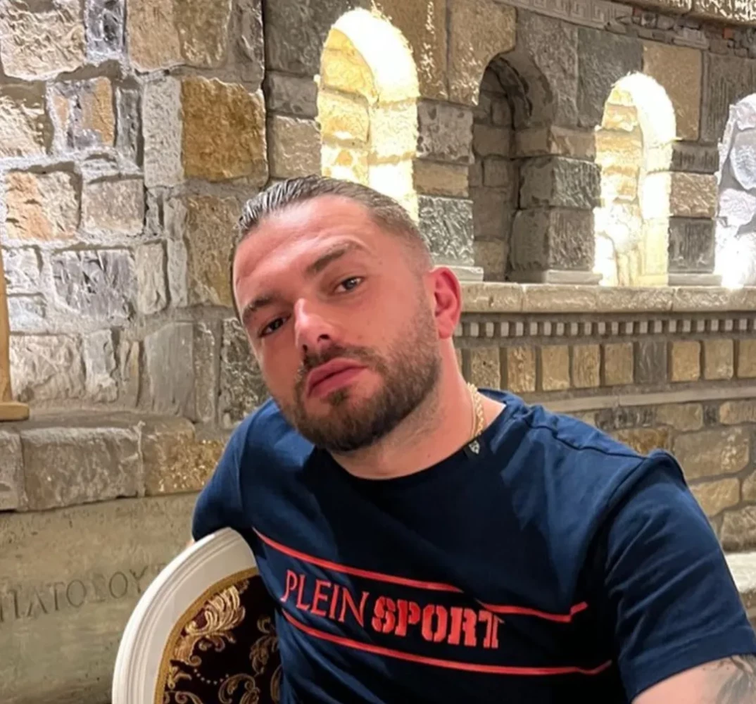 Feston sot ditëlindjen, Lim Hoti publikon për herë të parë të birin (Foto) - Sot News | Lajme