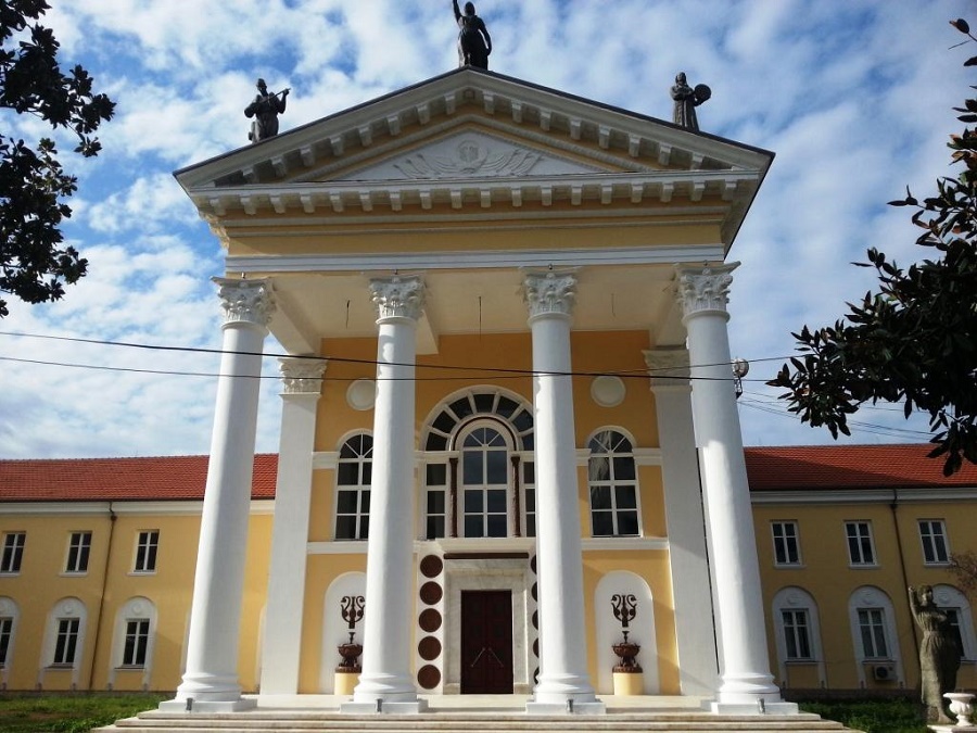 Rudi Sata  Ministria e Kulturës ka dështuar në reformën ligjore  mungesa e ligjeve i ka lënë artistët pa mbrojtje