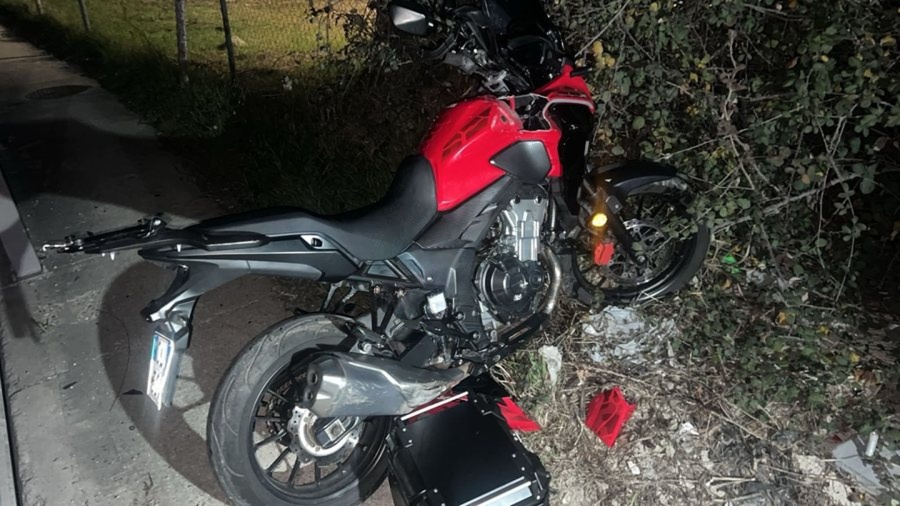 Unfall in Durrës: Motorradfahrer verliert Kontrolle und stürzt (DETAILS)