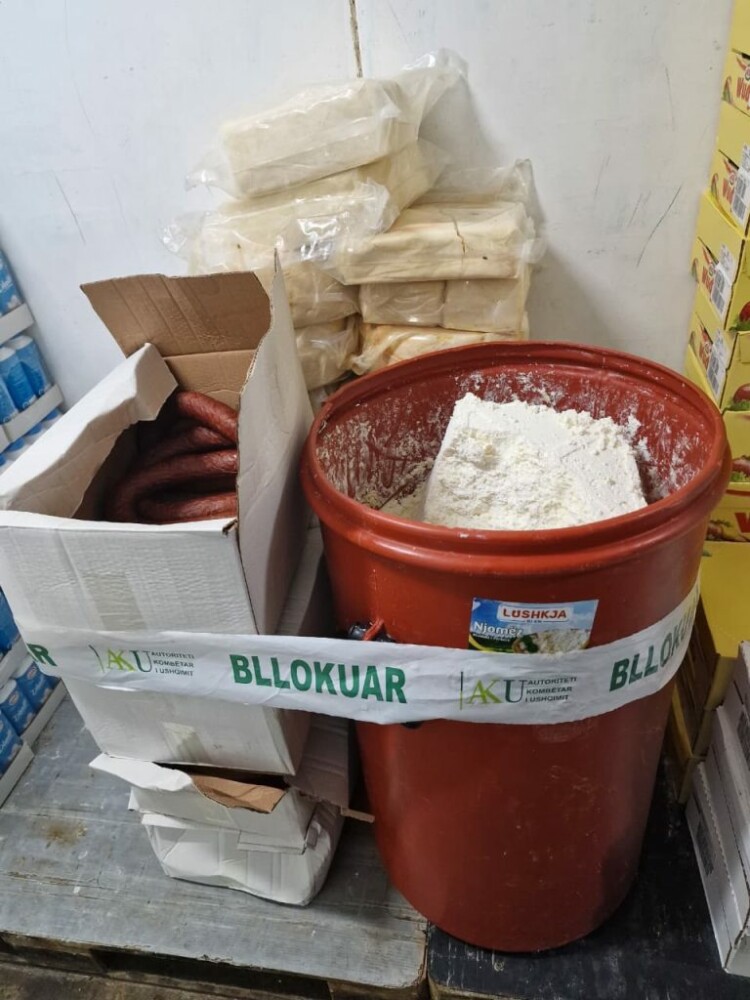 SKANDAL  AKU bllokon mbi 2 4 ton produkte me origjinë shtazore  dhe fruta të thata në tregun Agro Ushqimor  rezultuan  