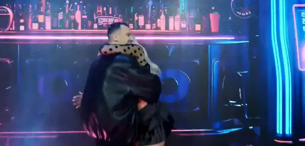 Përqafimi i shumëpritur ndodhi  Momenti magjik  mes Brikenës dhe Mateos në shtëpinë më të famshme