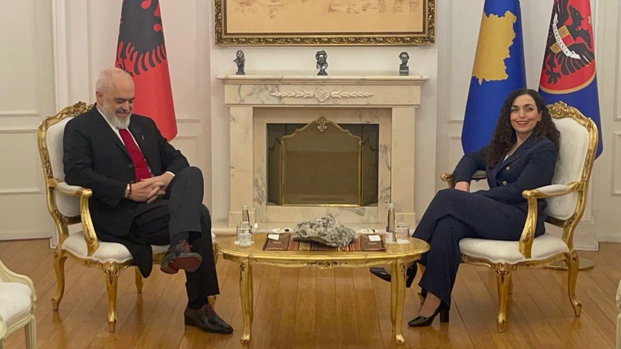 Rama nis takimet në Kosovë  Mbërrin në zyrën e Presidentes  Vjosa Osmani